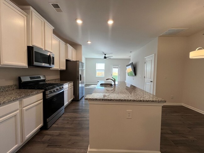 Building Photo - Spacious Townhome Available Now!