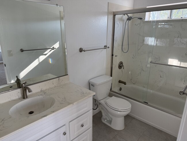 Building Photo - 558 Torrey Pine Ln