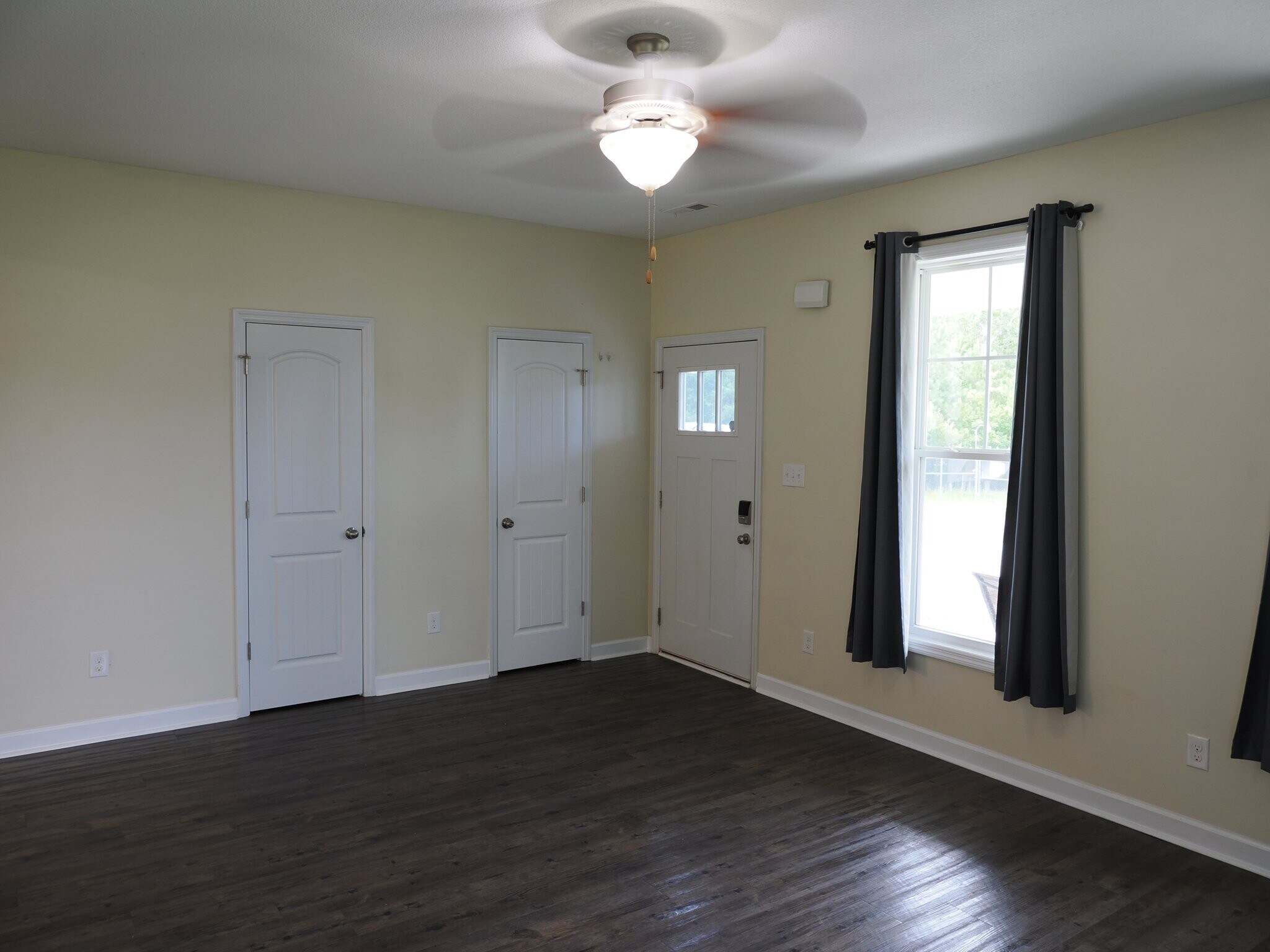 Building Photo - 611 Winfall Dr