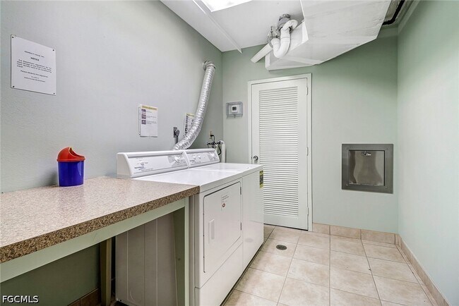 Building Photo - 140 Seaview Ct