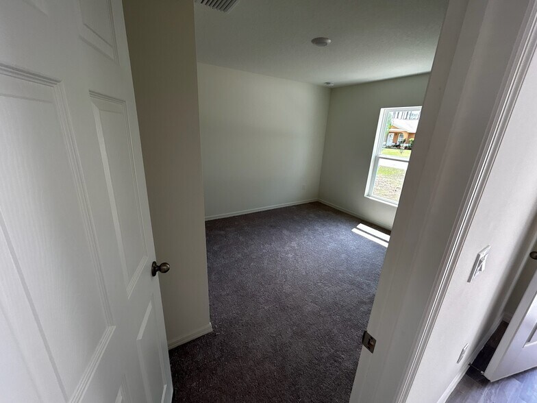 Building Photo - 93 Rymshaw Dr