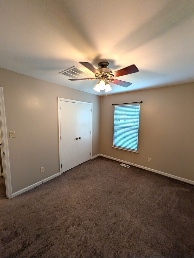 Building Photo - 229 Telford Dr