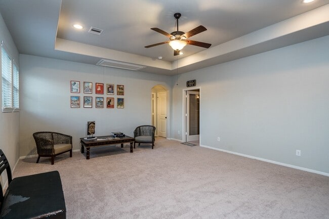 Building Photo - 10410 Southern Hawker