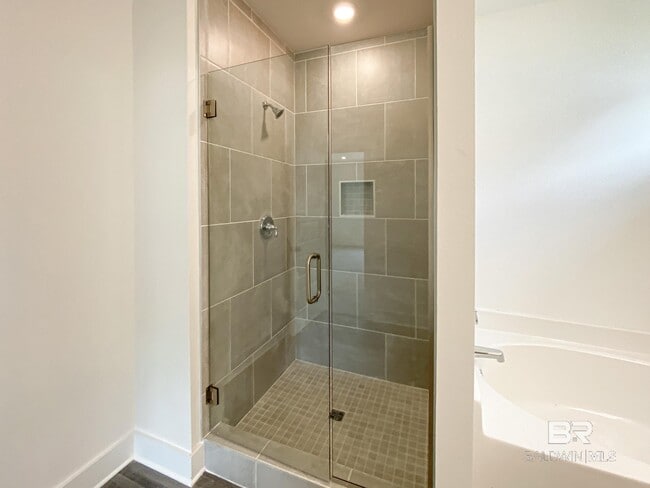 Building Photo - 510 Hardwood Ave