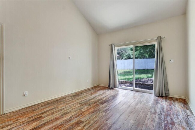 Building Photo - 203 Dunkeld Dr