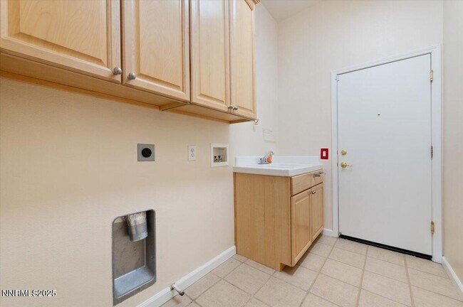 Building Photo - 2720 Albazano Dr