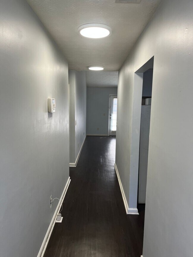 Building Photo - 2015 Sara St
