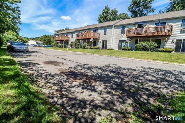 Building Photo - 171 Aspetuck Vlg