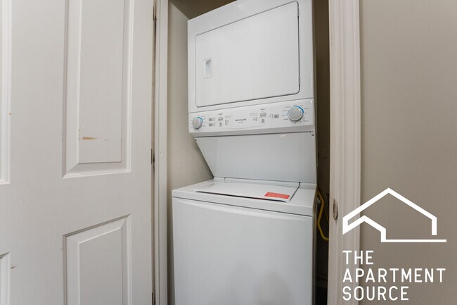 Building Photo - 1464 S Michigan Ave