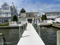 Building Photo - 48 Island Dr