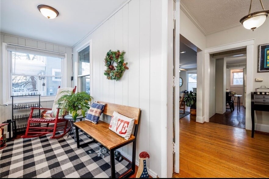 Building Photo - 18 Deland Park a