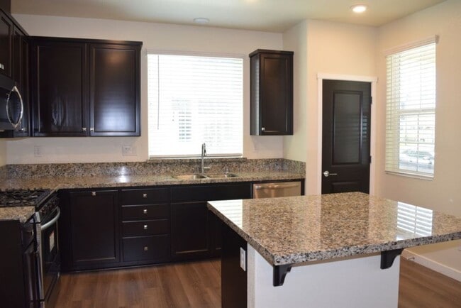 Building Photo - 3280 Chickadee Ct