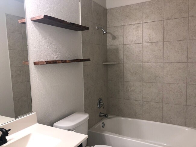 Building Photo - Beautiful 3/2 Single Story Home in New Bra...