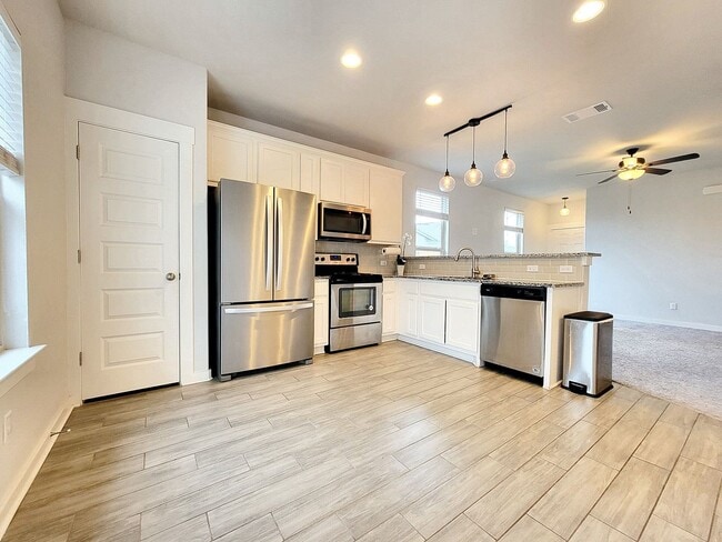 Building Photo - Comfortable One-Level 3BD/2BA with Natural...