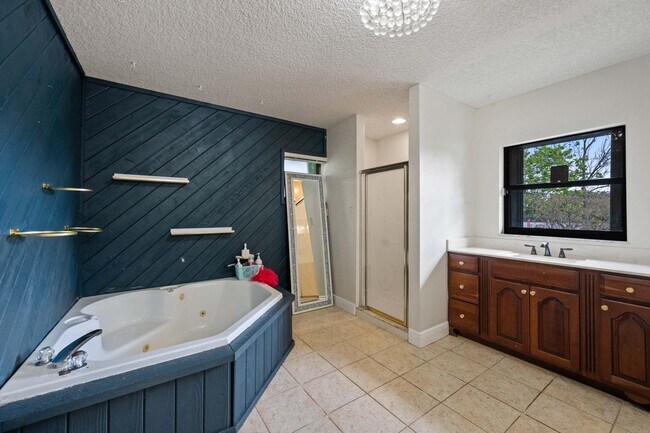 Building Photo - 16820 Deer Path Ln