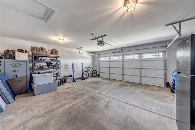 Building Photo - Beautiful 4BR/2.5BA  Full Brick Home in Co...