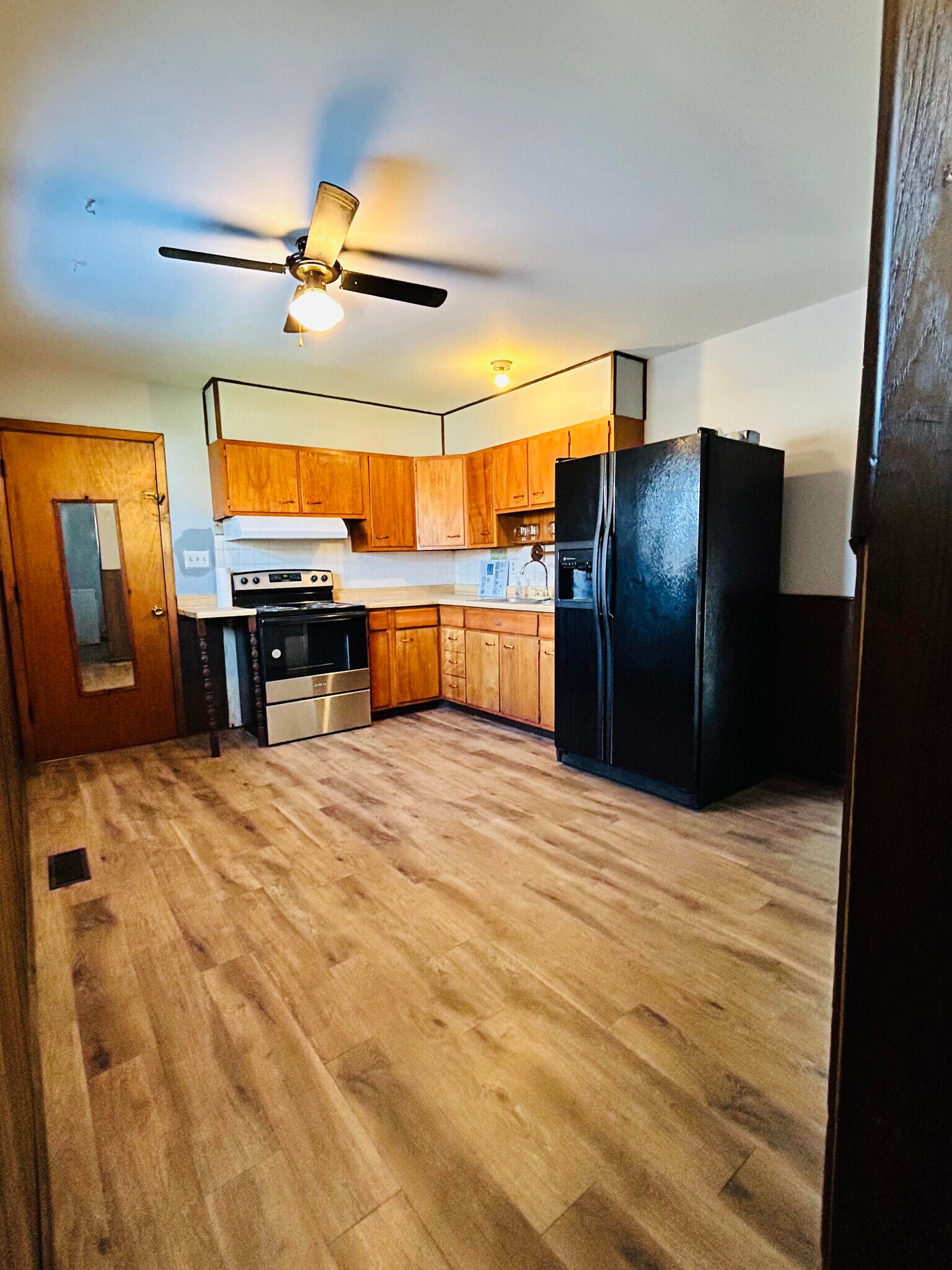 Spacious kitchen - 3112 S Chippewa Ln