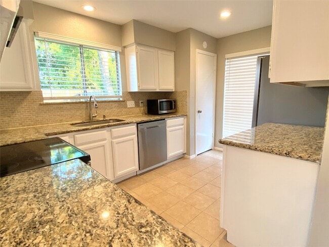 Building Photo - 2531 Bisontine St