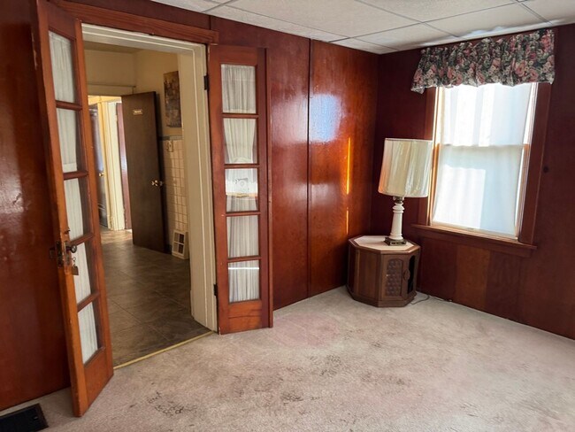 Building Photo - 5839 Hampton Ave