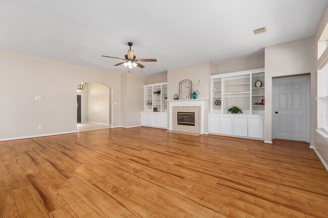 Building Photo - 8015 Sports Haven Dr