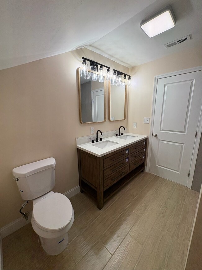 Building Photo - 516 Delaware Ave