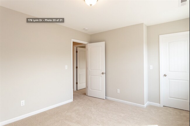 Building Photo - 179 Lynn Dr