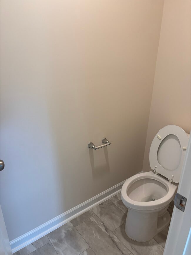 Building Photo - 837 Falls Grove Trl