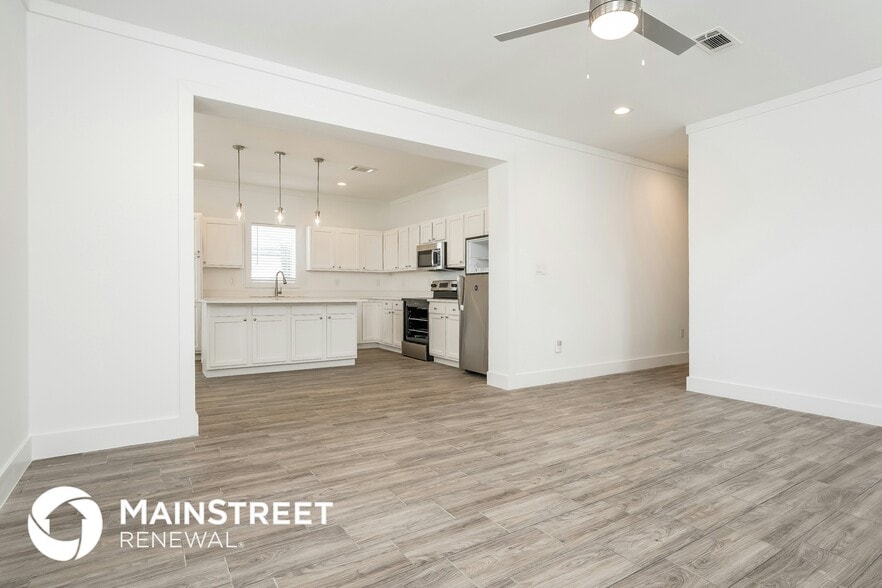 Building Photo - 3830 Holmes St