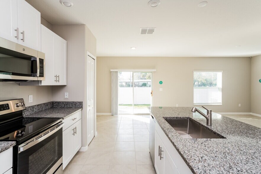 Building Photo - 7211 Spring Snowflake Ave