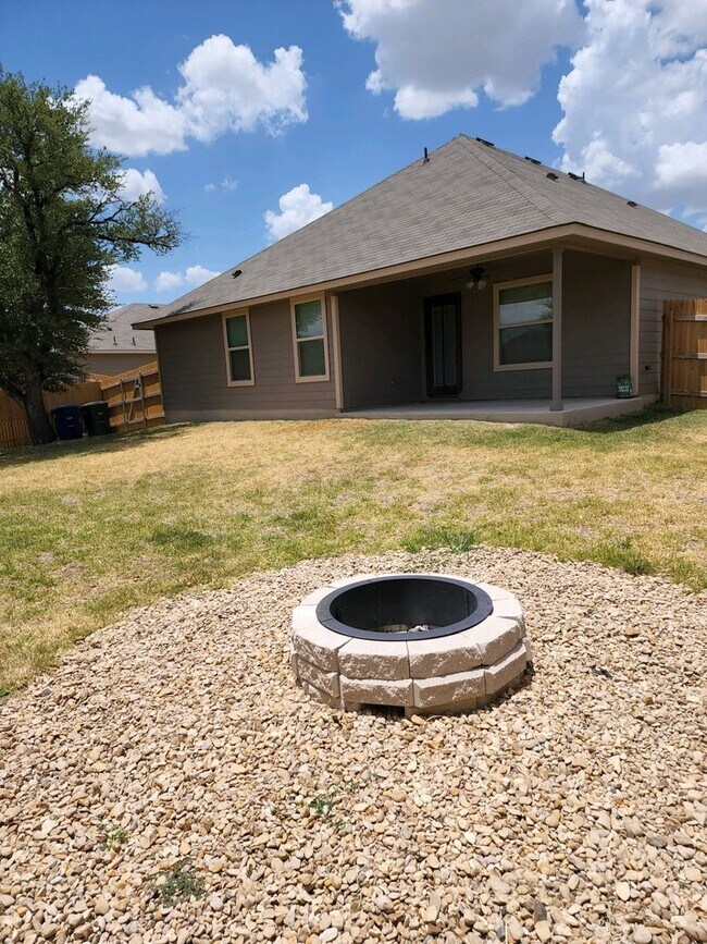 Building Photo - 1808 Fall Creek Ct