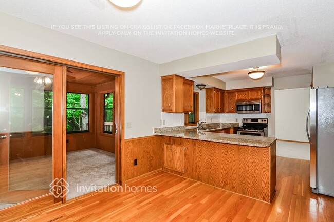 Building Photo - 15000 Wildwood Rd