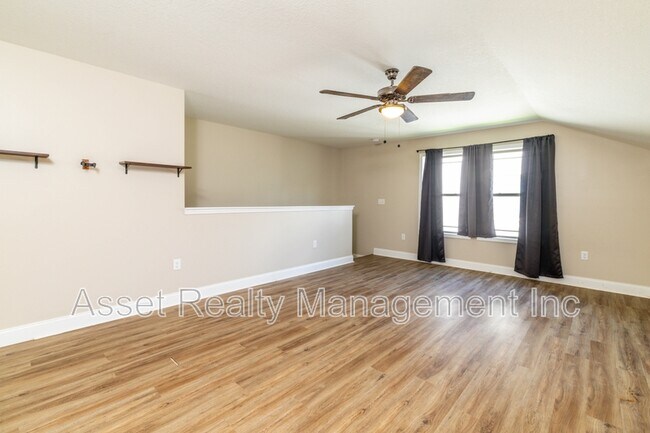 Building Photo - 127 S Van Gilder St