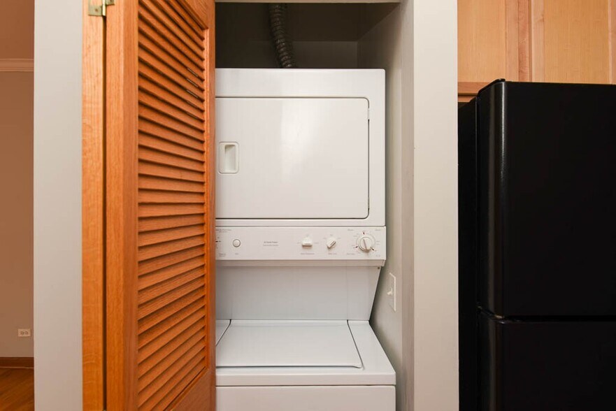 Building Photo - 3233 N Clifton Ave