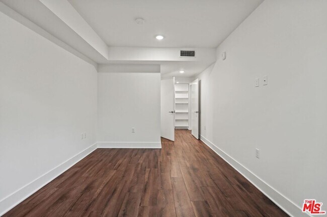 Building Photo - 1223 Wellesley Ave