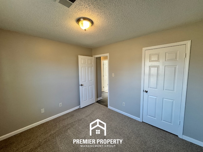 Building Photo - Cozy 3BR Memphis Home w/ Vaulted Ceilings, Fireplace & Fenced Backyard