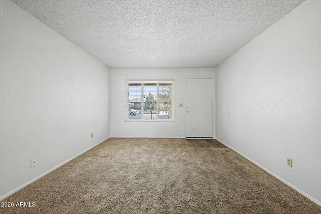 Building Photo - 932 W Libra Dr