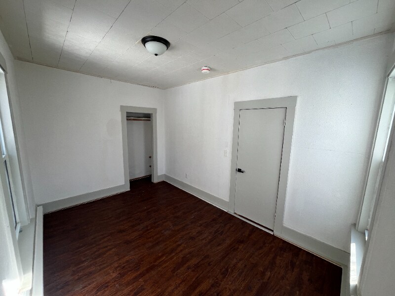 Building Photo - 40 Garnet St