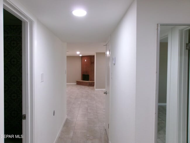 Building Photo - 6253 Dew Dr