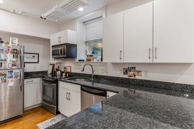 Building Photo - 130 Longwood Ave