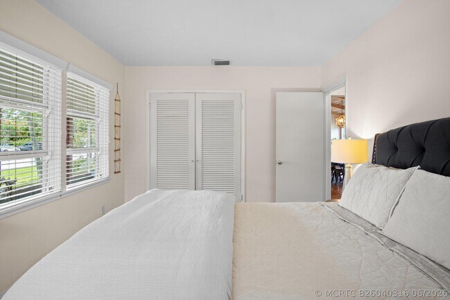 Building Photo - 15 N Swinton Cir