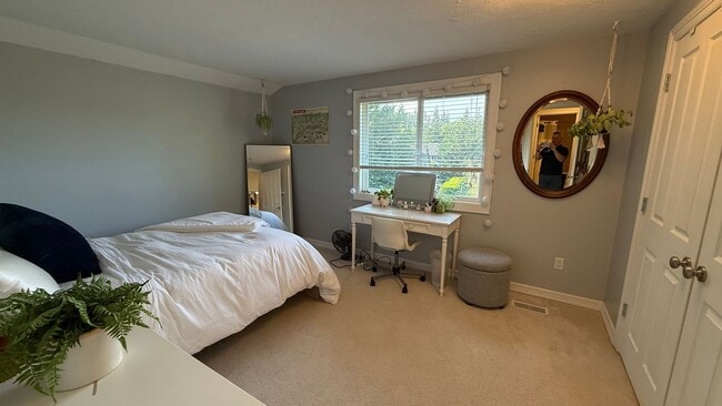 Building Photo - Pristine Single-Family Home in the Heart o...