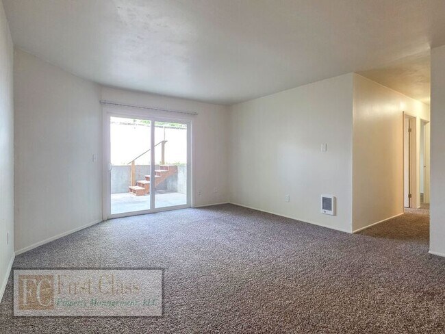 Building Photo - 17140 SW Heritage Ct