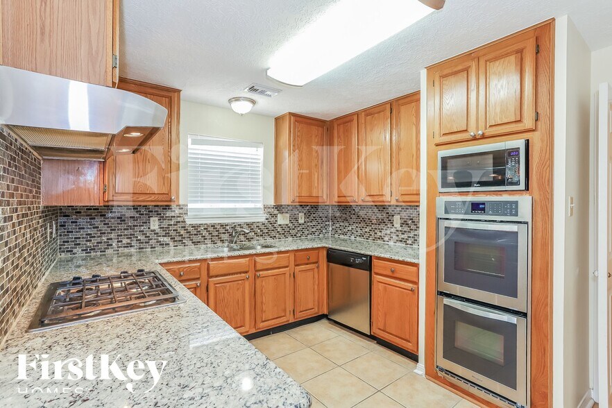 Building Photo - 20514 Hampshire Rocks Dr