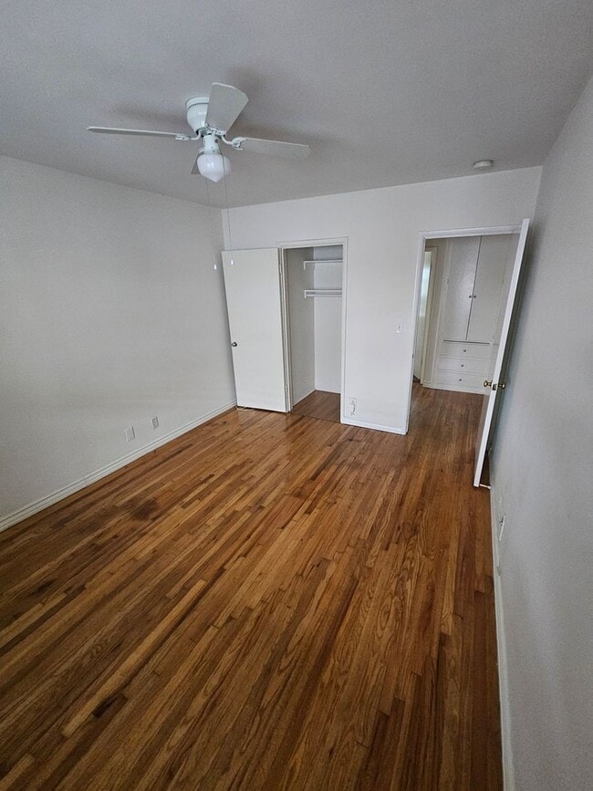 Building Photo - Flight Ave