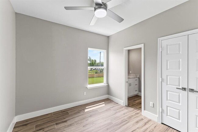 Building Photo - 5510 Pershing St