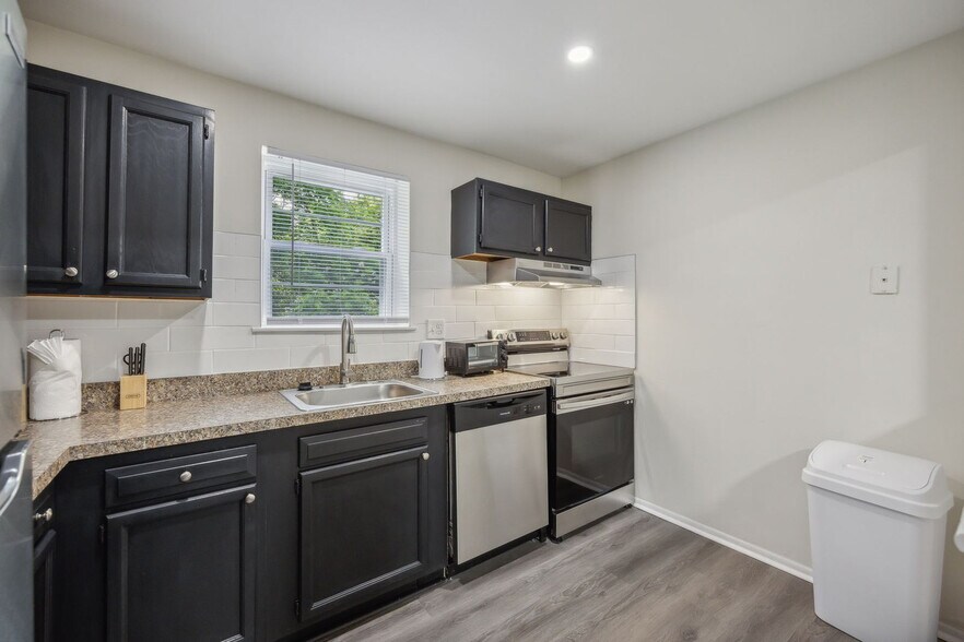 Building Photo - 402 Wharton Dr