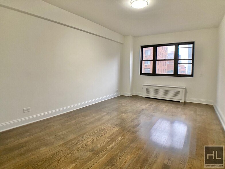 Primary Photo - EAST 35 STREET
