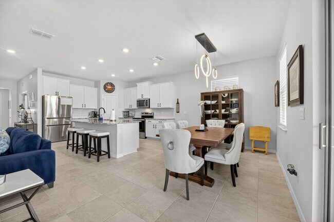 Building Photo - 4 Bedroom / 2 Bath House
