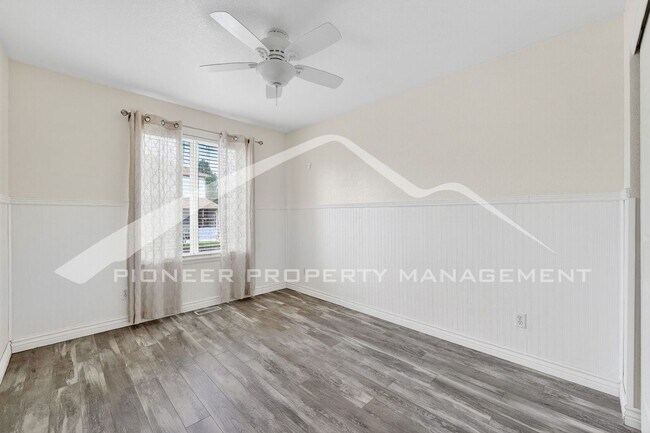 Building Photo - Spacious Home with Central AC and Gas Fire...