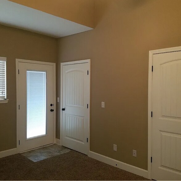 Building Photo - 2176 SW Timbertrace Ln